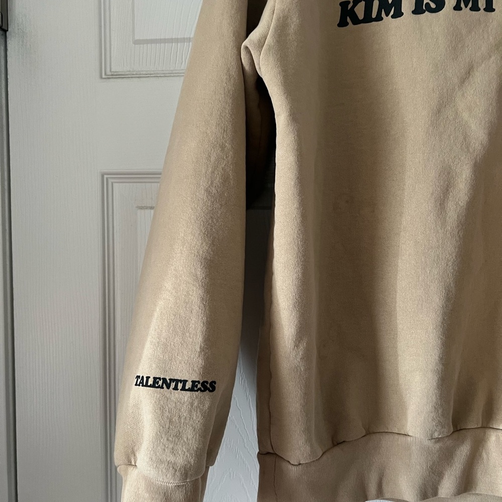 NWOT SZ S TALENTLESS KIM IS MY LAWYER SWEATSHIRT!! - Picture 5 of 7